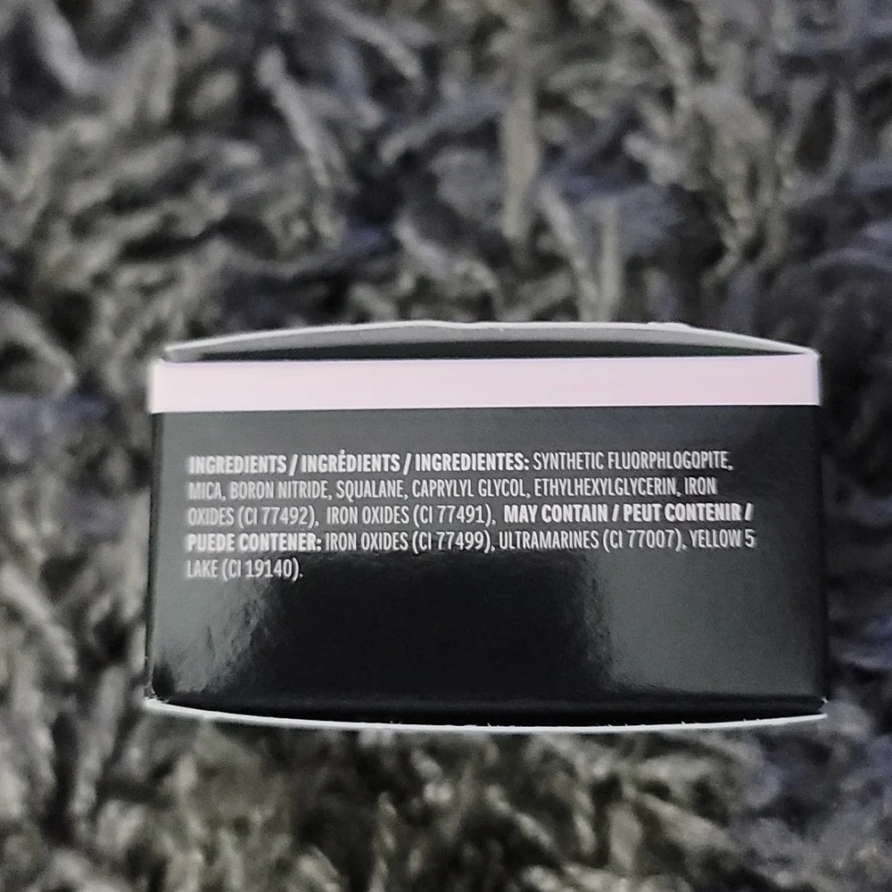 💗NIB Mary Kay Silky Setting Powder: Light - Medium Ivory💗